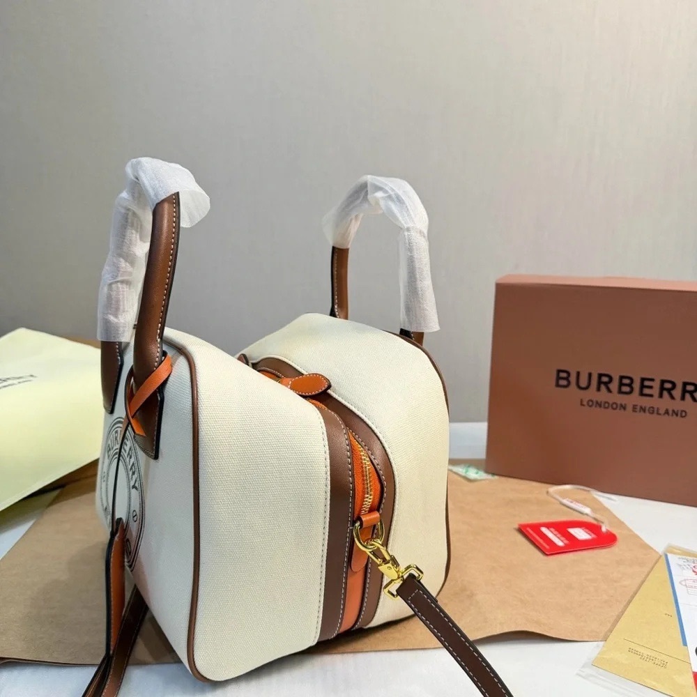 Burberry bag - Picture 2 of 5